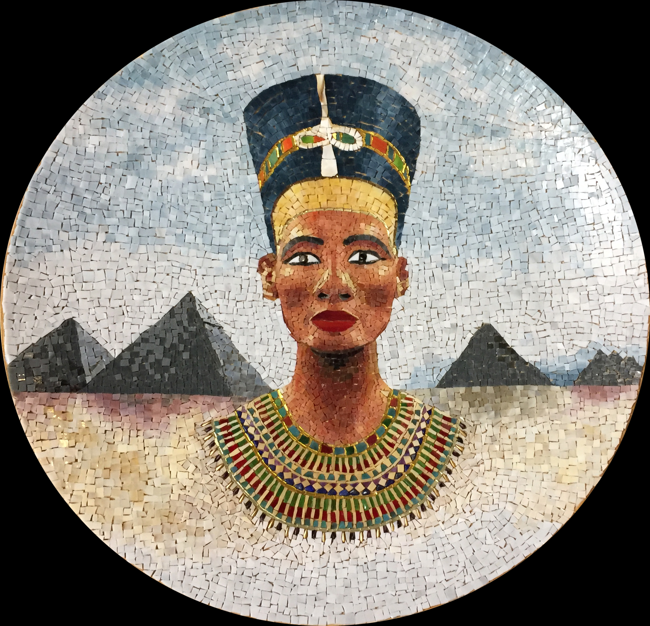 Mosaik-Wandbild: Motiv Nofretete mit Pyramiden im Hintergrund