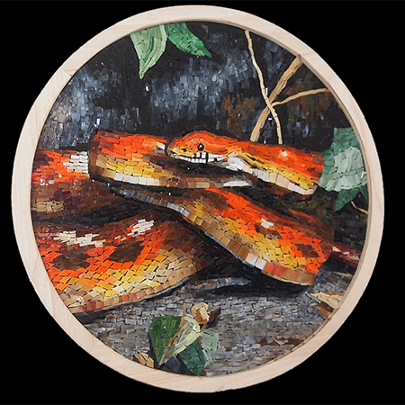 Kornnatter als Glas-Mosaik gestaltet