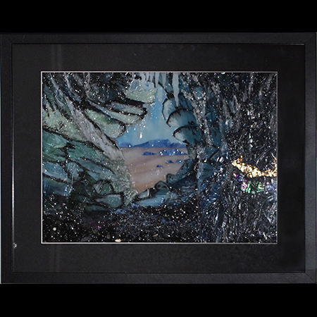 Mosaikbild einer Eishöhe mit Lichteffekten